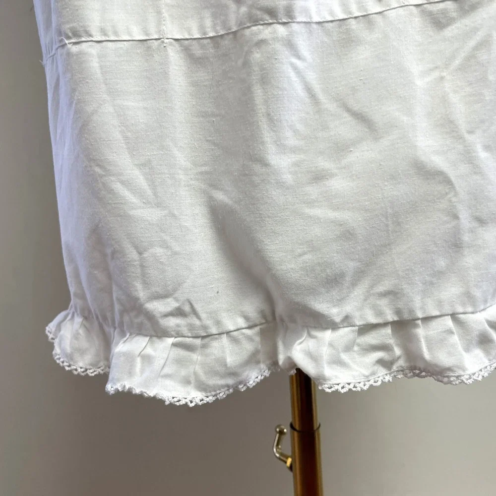 White Christmas Apron Vintage Poinsettia Embroidery Ruffle Eyelet Cottagecore